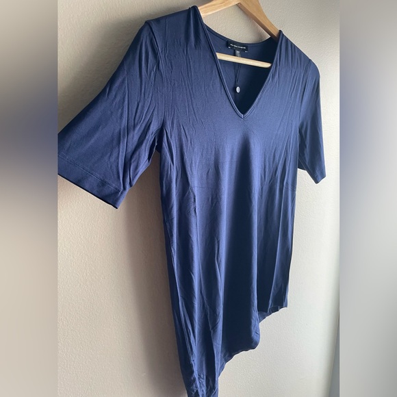 New Universal Standard Women V Neck Tee Shirt Blue Size 4XS - Picture 3 of 9